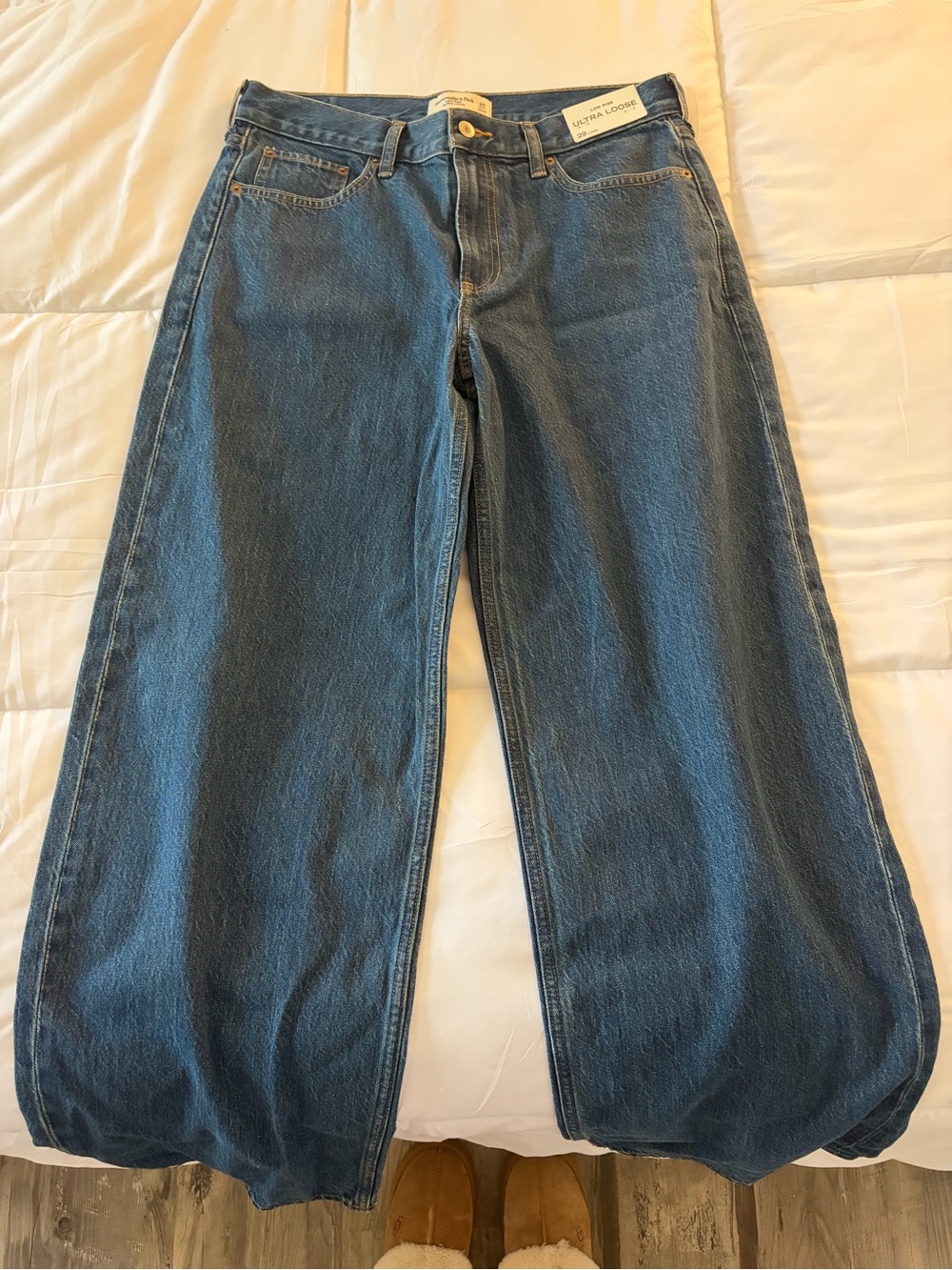 Abercrombie Womens Low Rise Ultra Loose  Jean